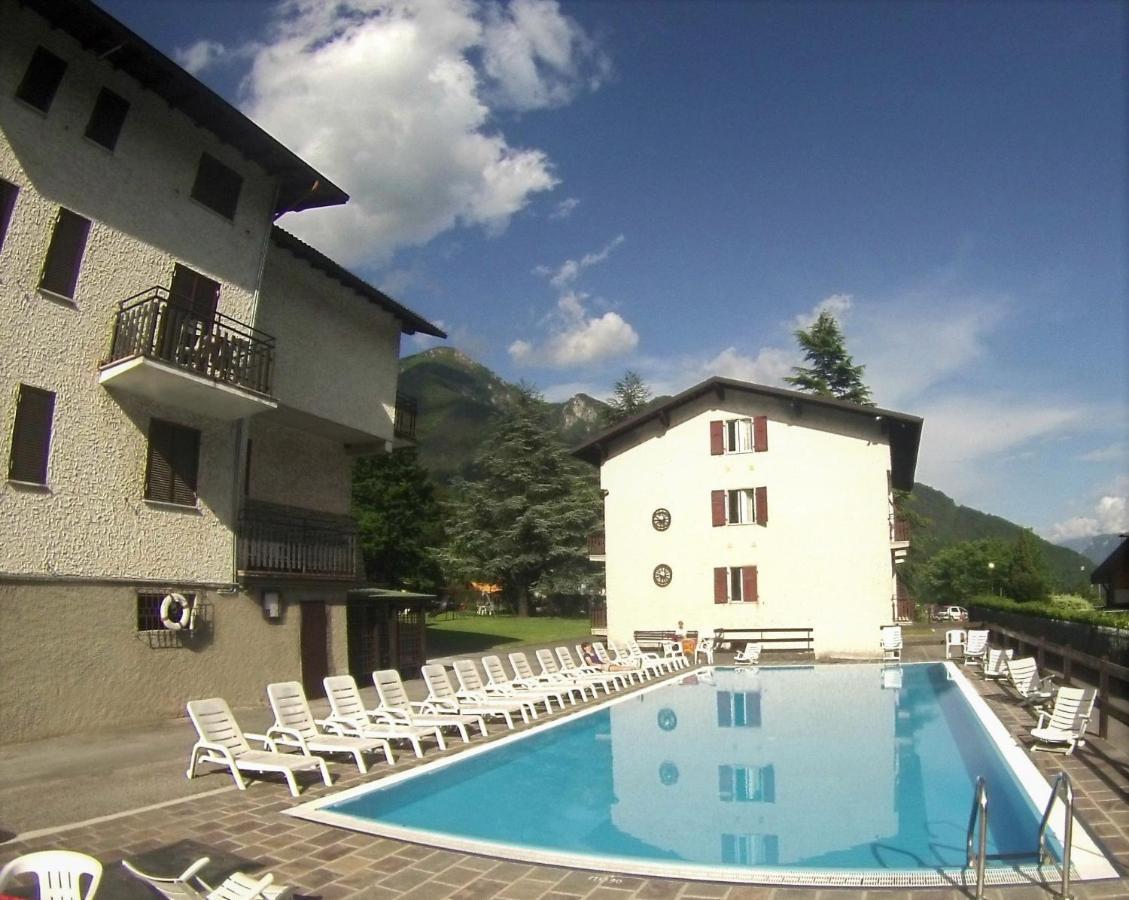 Residence Catullo Bezzecca Bagian luar foto