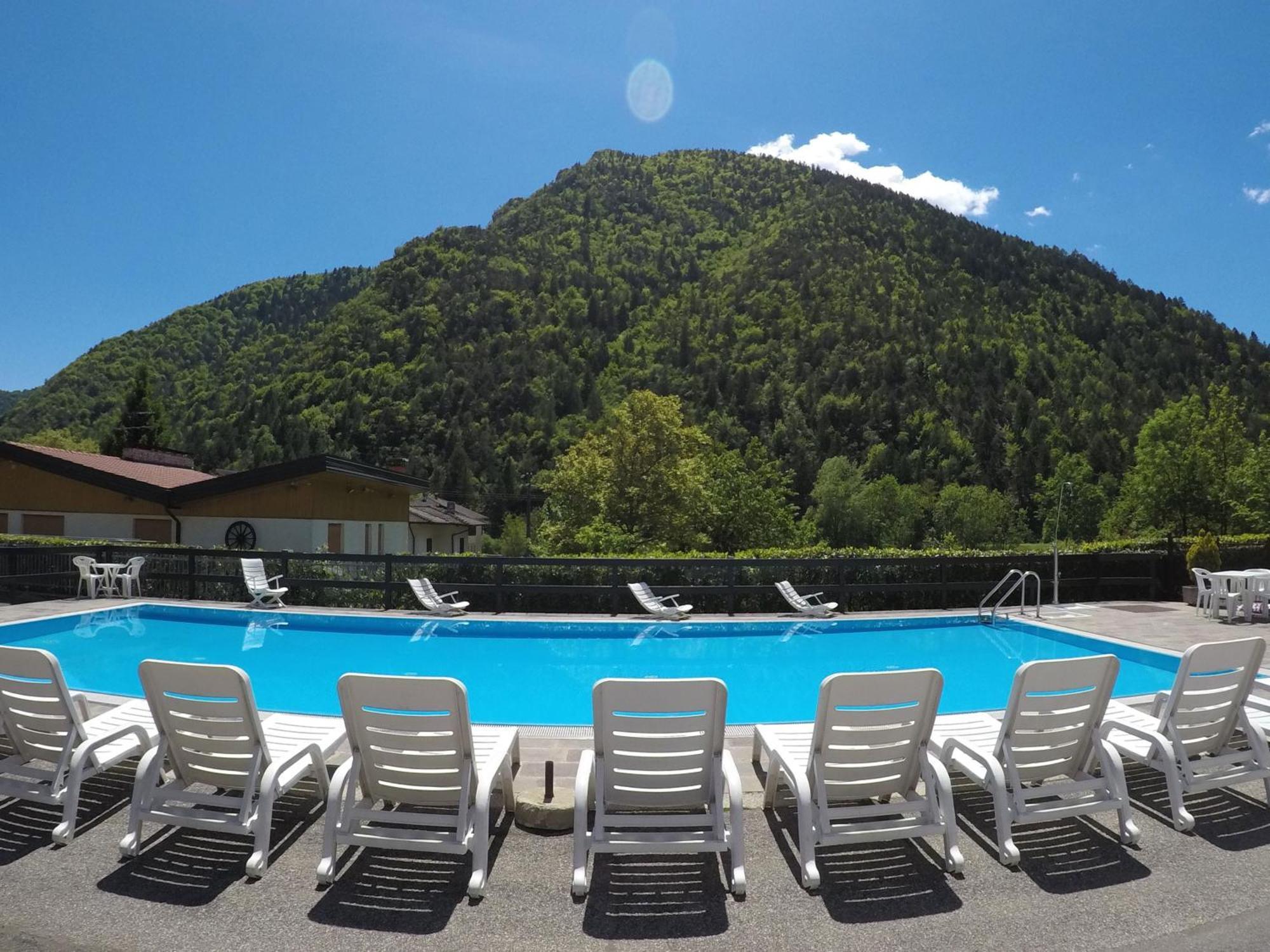 Residence Catullo Bezzecca Bagian luar foto